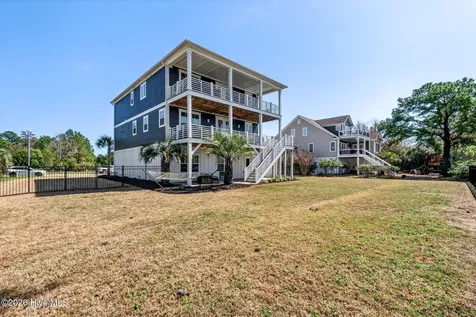 8124 Lakeview Drive Wilmington NC 28412