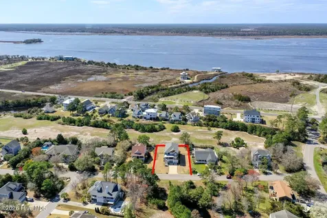 8124 Lakeview Drive Wilmington NC 28412