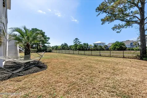 8124 Lakeview Drive Wilmington NC 28412