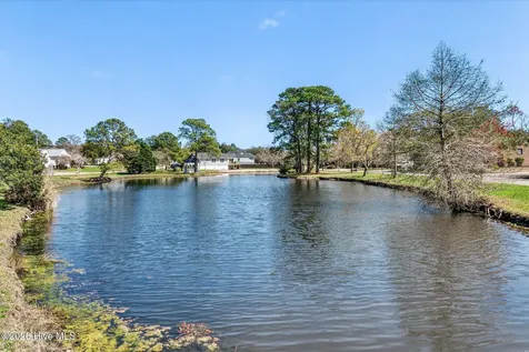 8124 Lakeview Drive Wilmington NC 28412