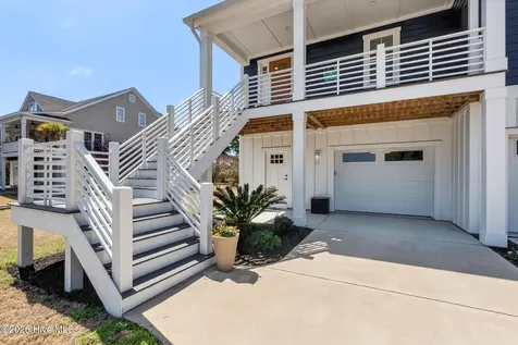8124 Lakeview Drive Wilmington NC 28412