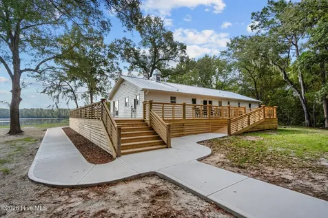 360 Fontanel Lake Drive Burgaw NC 28425