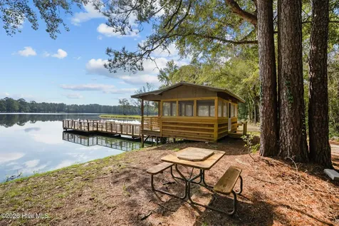 360 Fontanel Lake Drive Burgaw NC 28425