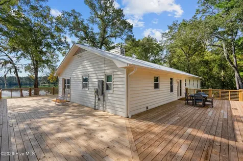 360 Fontanel Lake Drive Burgaw NC 28425