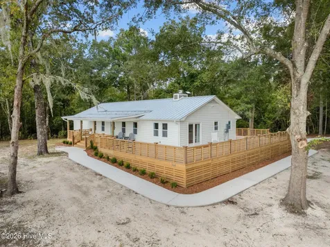 360 Fontanel Lake Drive Burgaw NC 28425