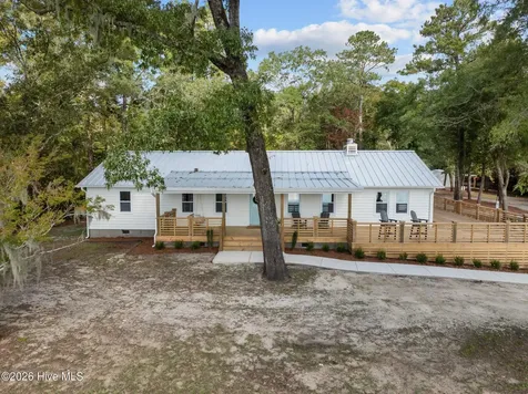 360 Fontanel Lake Drive Burgaw NC 28425