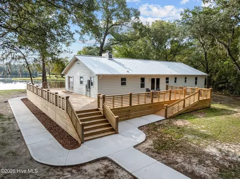 360 Fontanel Lake Drive Burgaw NC 28425
