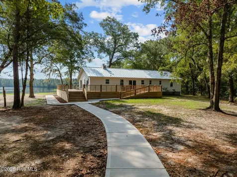 360 Fontanel Lake Drive Burgaw NC 28425