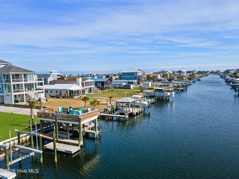9105 W 9th Street Surf City NC 28445