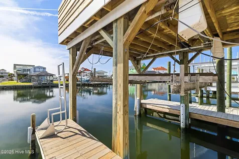 9105 W 9th Street Surf City NC 28445