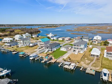 9105 W 9th Street Surf City NC 28445