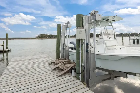 2616 Lennoxville Road Beaufort NC 28516