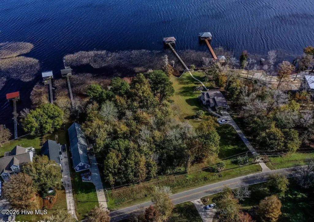 137-140 Near 3461 Waccamaw Road S Lake Waccamaw NC 28450