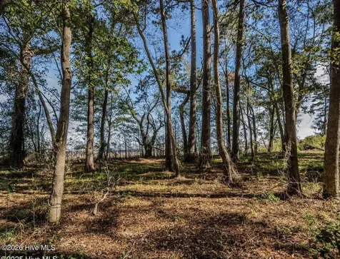 137-140 Near 3461 Waccamaw Road S Lake Waccamaw NC 28450