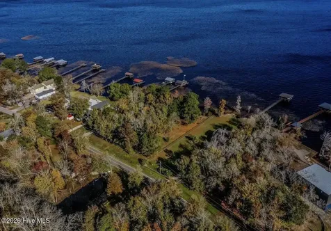 137-140 Near 3461 Waccamaw Road S Lake Waccamaw NC 28450