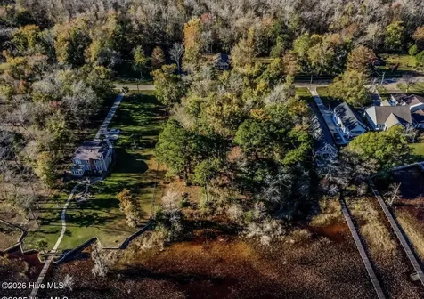 137-140 Near 3461 Waccamaw Road S Lake Waccamaw NC 28450