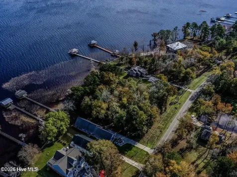 137-140 Near 3461 Waccamaw Road S Lake Waccamaw NC 28450