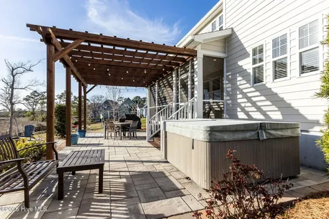 112 Castaway Cove Cedar Point NC 28584