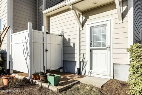 112 Castaway Cove Cedar Point NC 28584