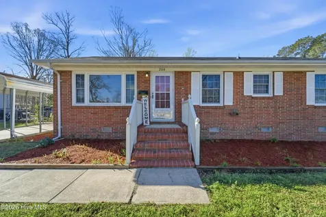 208 Puller Drive Jacksonville NC 28540