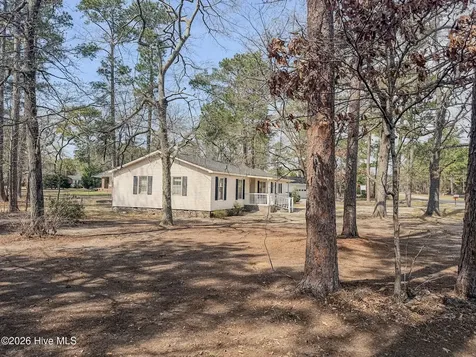 575 Veterans Road Saint Pauls NC 28384