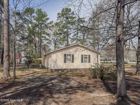575 Veterans Road Saint Pauls NC 28384