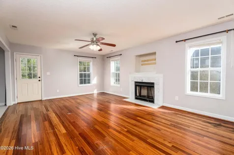 102 Newhan Lane Jacksonville NC 28546