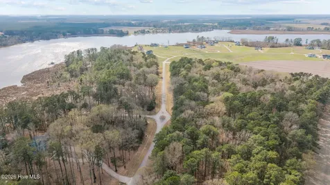 16 Winfield Lane Pinetown NC 27865
