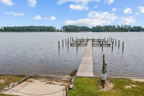 16 Winfield Lane Pinetown NC 27865