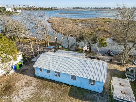 484 Little Kinston Road Surf City NC 28445