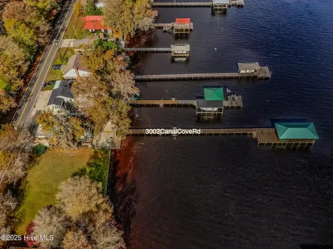 3002 Canal Cove Road Lake Waccamaw NC 28450