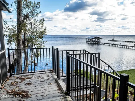 3002 Canal Cove Road Lake Waccamaw NC 28450