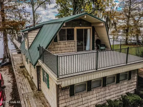 3002 Canal Cove Road Lake Waccamaw NC 28450