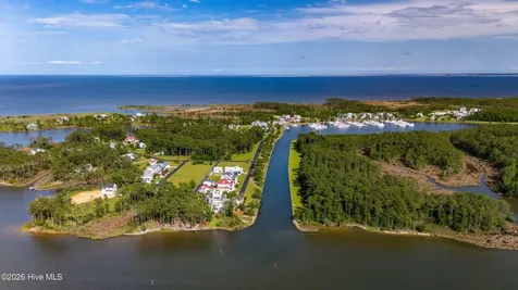 88 Oyster Point Road Oriental NC 28571