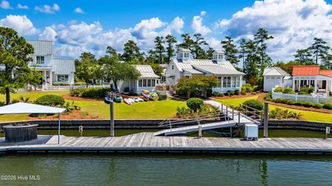 88 Oyster Point Road Oriental NC 28571