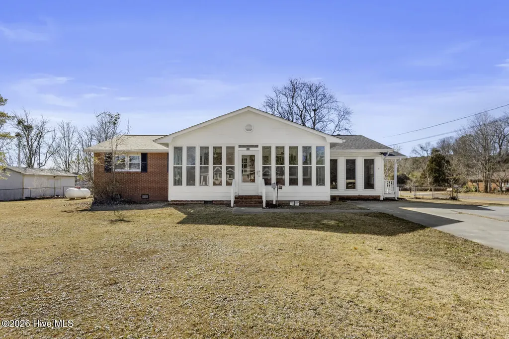 61 Dixie Trail Jacksonville NC 28546