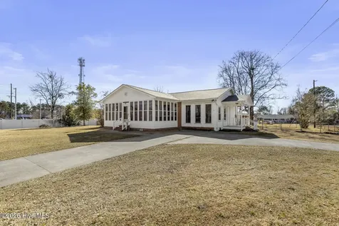 61 Dixie Trail Jacksonville NC 28546