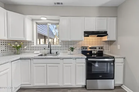 214 Kerry Court Jacksonville NC 28546