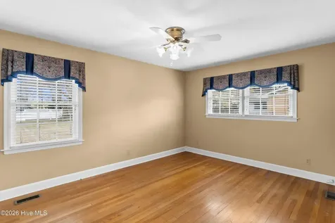 129 Pineland Avenue Mount Olive NC 28365