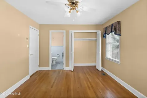 129 Pineland Avenue Mount Olive NC 28365