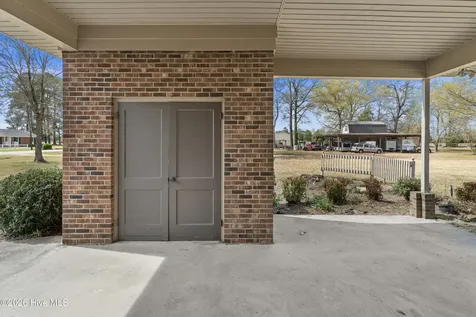 129 Pineland Avenue Mount Olive NC 28365