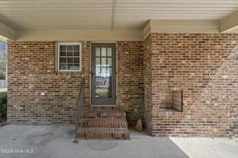 129 Pineland Avenue Mount Olive NC 28365