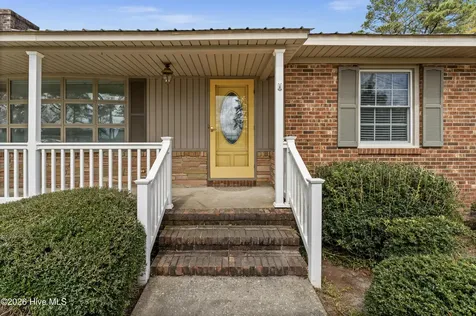 129 Pineland Avenue Mount Olive NC 28365