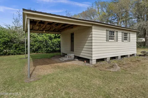 129 Pineland Avenue Mount Olive NC 28365