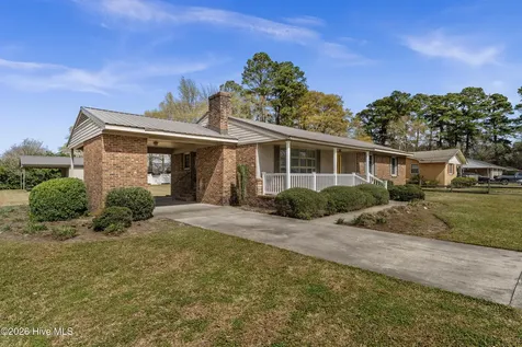 129 Pineland Avenue Mount Olive NC 28365