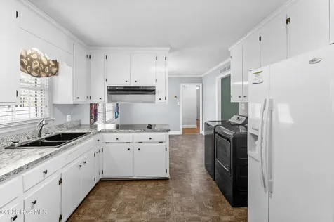 129 Pineland Avenue Mount Olive NC 28365