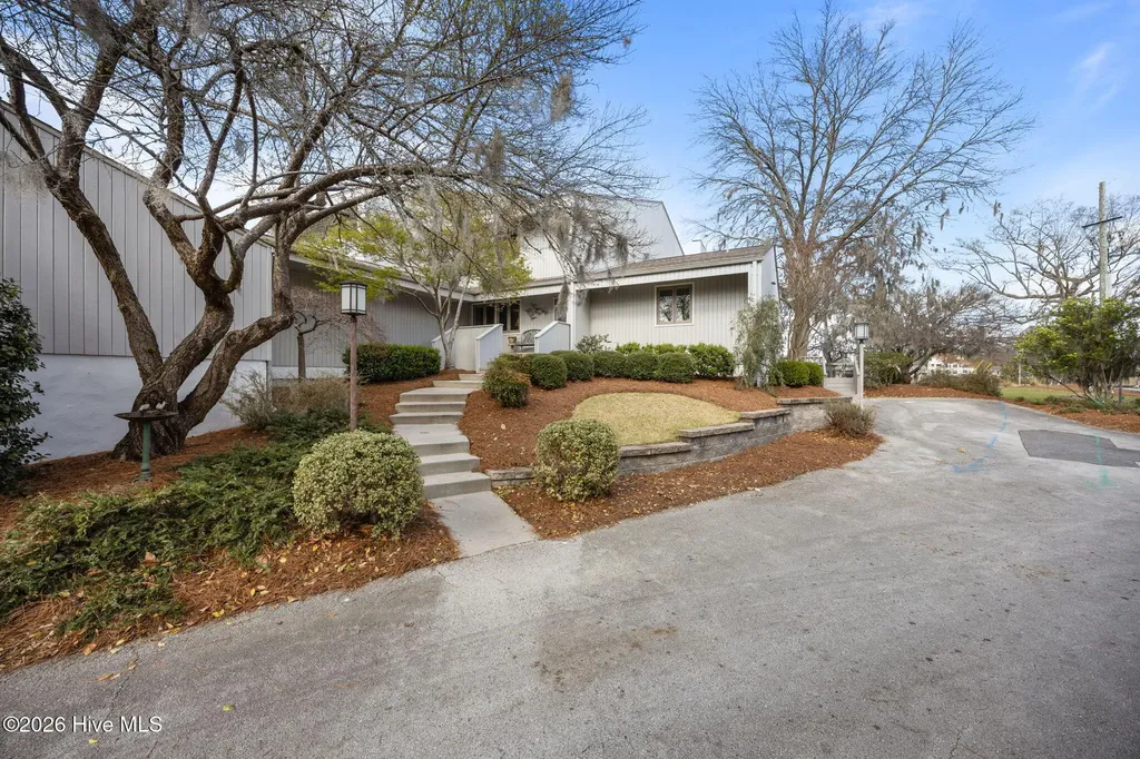 19 Batts Hill Road New Bern NC 28562