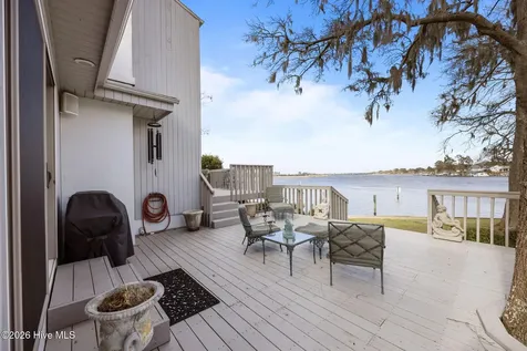 19 Batts Hill Road New Bern NC 28562