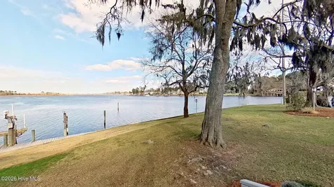 19 Batts Hill Road New Bern NC 28562