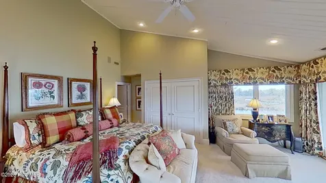 19 Batts Hill Road New Bern NC 28562